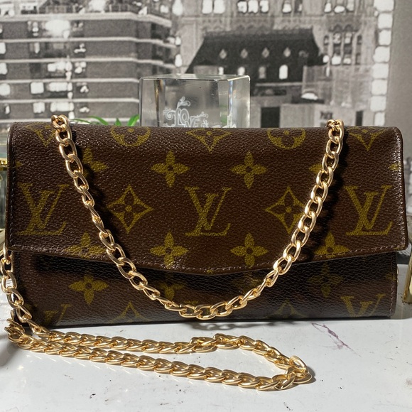 Authentic Rare Vintage Louis Vuitton Monogram Sarah Wallet - Picture 2 of 16